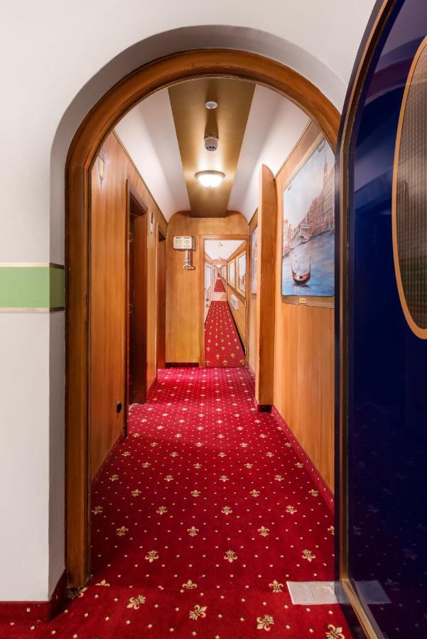 Hotel Du Train Мюнхен Екстериор снимка